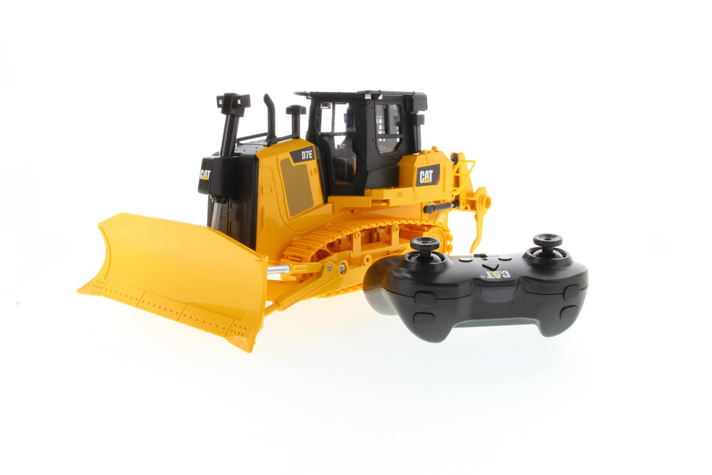 1:24 RC CAT D7E Bulldozer von Carrera