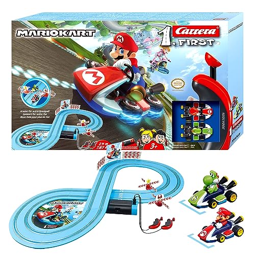 Carrera First Mario Kart Rennbahn-Set | Mario vs. Yoshi | 2 Fahrzeuge inklusive | Kreisel für extra Spielspaß | 2,4m Bahnlänge | Für Kinder ab 3 Jahren | Batteriebetrieben von Carrera