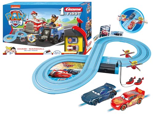 Carrera - 20063038 - Carrera FIRST Disney Pixar Cars - Power Duell Autorennbahn I 2,4m Rennstrecke I 2 ferngesteuerte Autos mit Lightning McQueen & Jackson Storm I Geschenke zu Ostern von Carrera