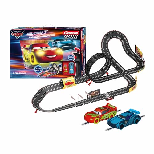 Carrera - 20062559 - Disney Cars Glow Racers I Klassische Rennbahn mit Disney-Farben I 24 Meter Strecke ergonomisch geformte Handsteuerungen I Perfekt I Mit Kreisel für extra Spielspaß von Carrera