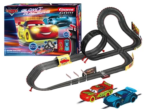 Carrera - 20062559 - Disney Cars Glow Racers I Klassische Rennbahn mit Disney-Farben I 24 Meter Strecke ergonomisch geformte Handsteuerungen I Perfekt I Mit Kreisel für extra Spielspaß von Carrera