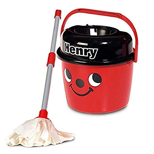 Casdon Henry Mop & Bucket, Branded Toy Cleaning Set for Children Aged 3+, Features Henry’s Cheeky Face for Lots of Cleaning Fun! von Casdon