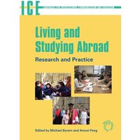 Living and Studying Abroad von Channel View Pubn Ltd