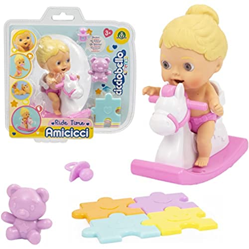Cicciobello Aocicci CC010 Baby mit Schaukelpferd, mit Zubehör, Verschiedene Modelle für Mädchen oder Jungen, Spielzeug für Kinder ab 3 Jahren von Cicciobello