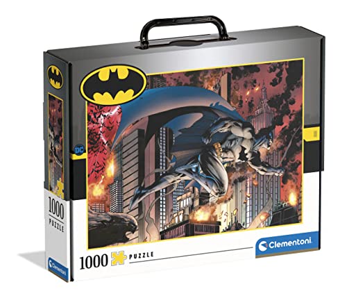 Clementoni 39678 Batman in Suitcase-Puzzle 1000 Teile für Erwachsene und Kinder ab 10 Jahre, Geschicklichkeitsspiel für die ganze Familie, Mehrfarbig, Medium von Clementoni