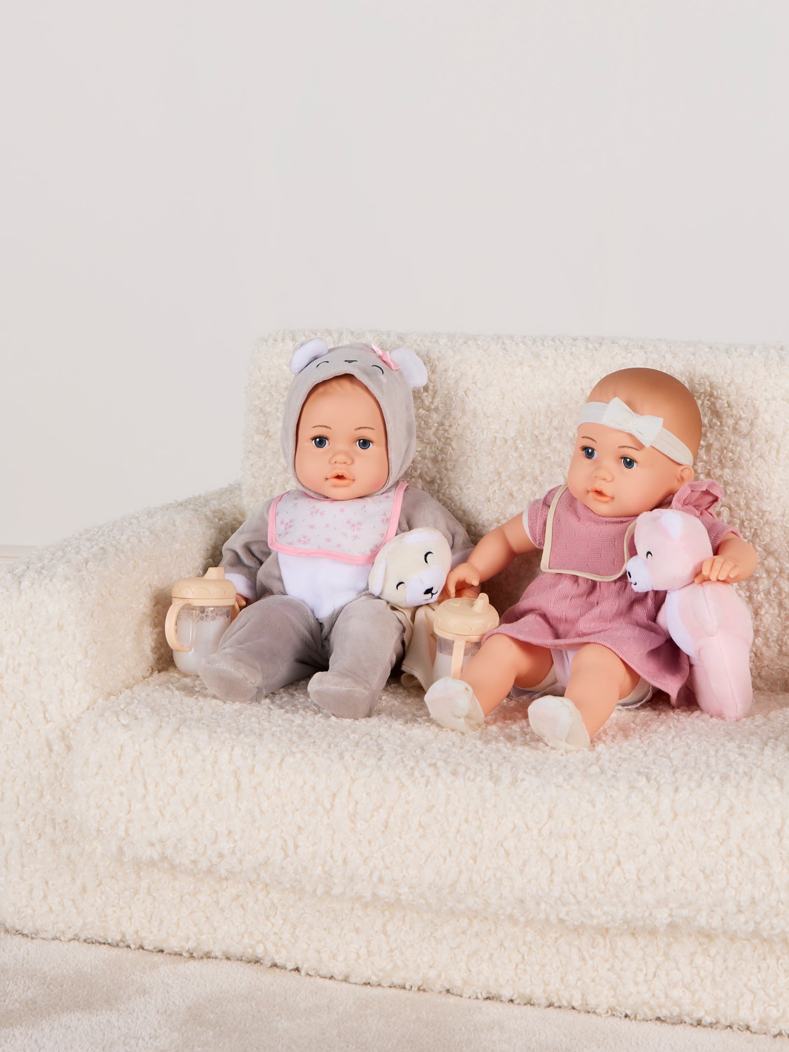 Cloudberry Castle Geschenkset Puppe Twins Deluxe 35 cm, Rosa/Weiß Cloudberry Castle Geschenkset Puppe Twins Deluxe 35 cm, Rosa/Weiß von Cloudberry Castle