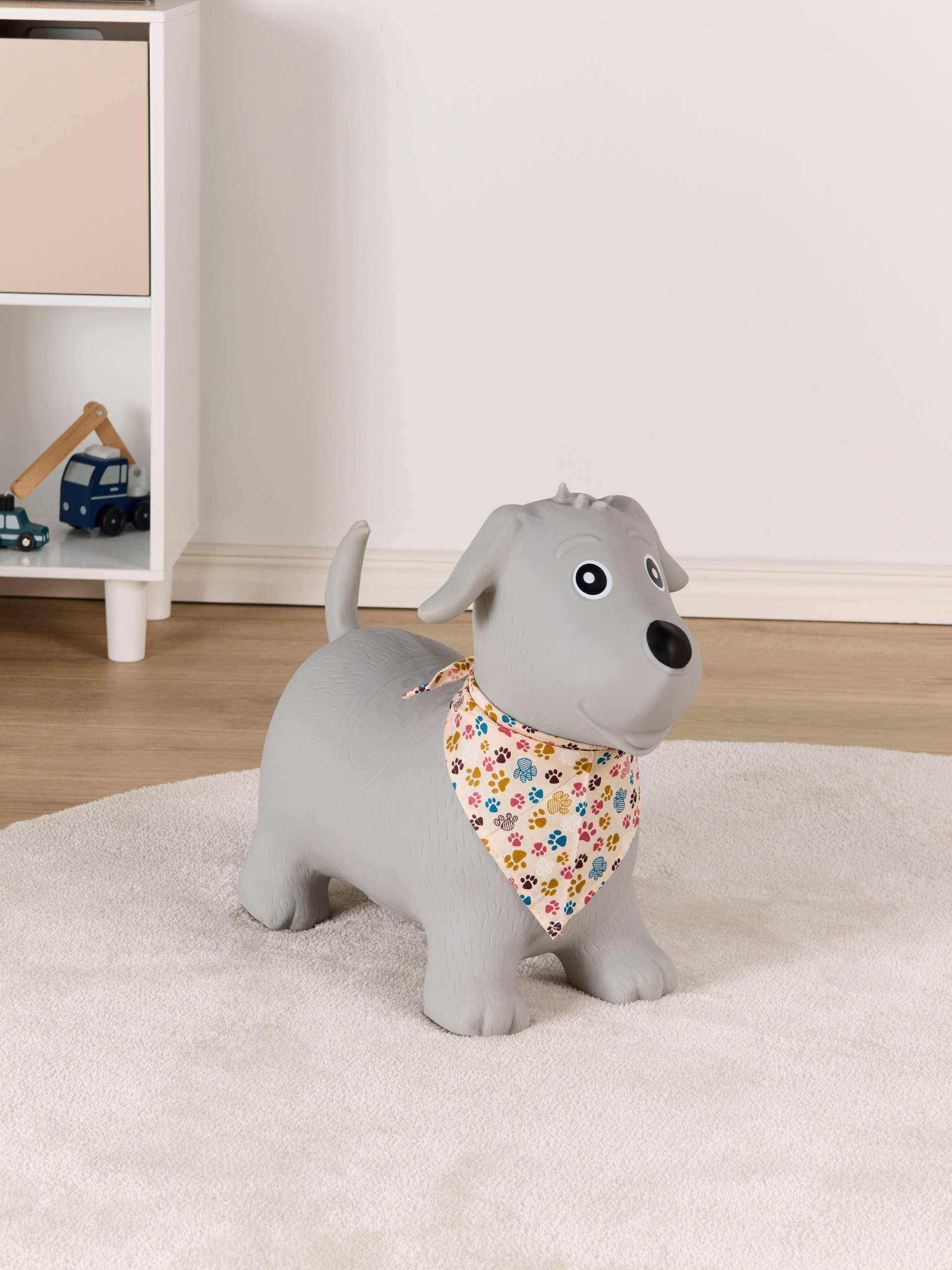 Cloudberry Castle Hüpftier Hund mit Schal, Grau Cloudberry Castle Hüpftier Hund mit Schal, Grau von Cloudberry Castle