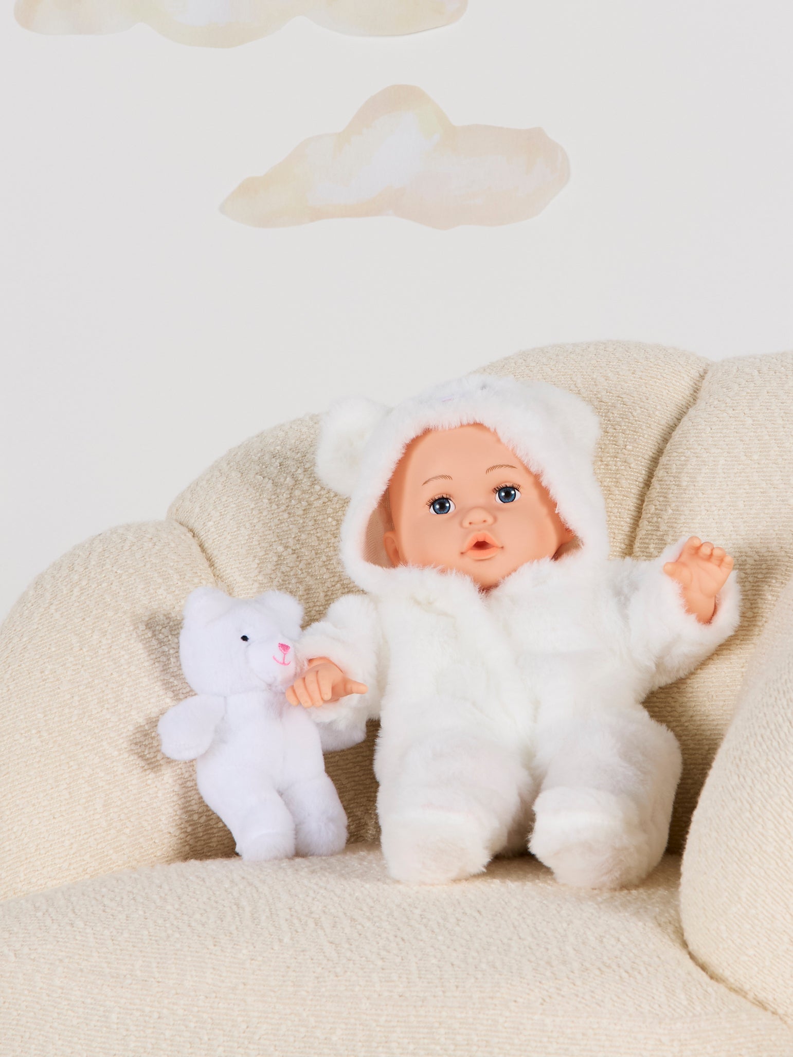 Cloudberry Castle Puppe mit Tierkostüm 40 cm, Weiß Cloudberry Castle Puppe mit Tierkostüm 40 cm, Weiß von Cloudberry Castle