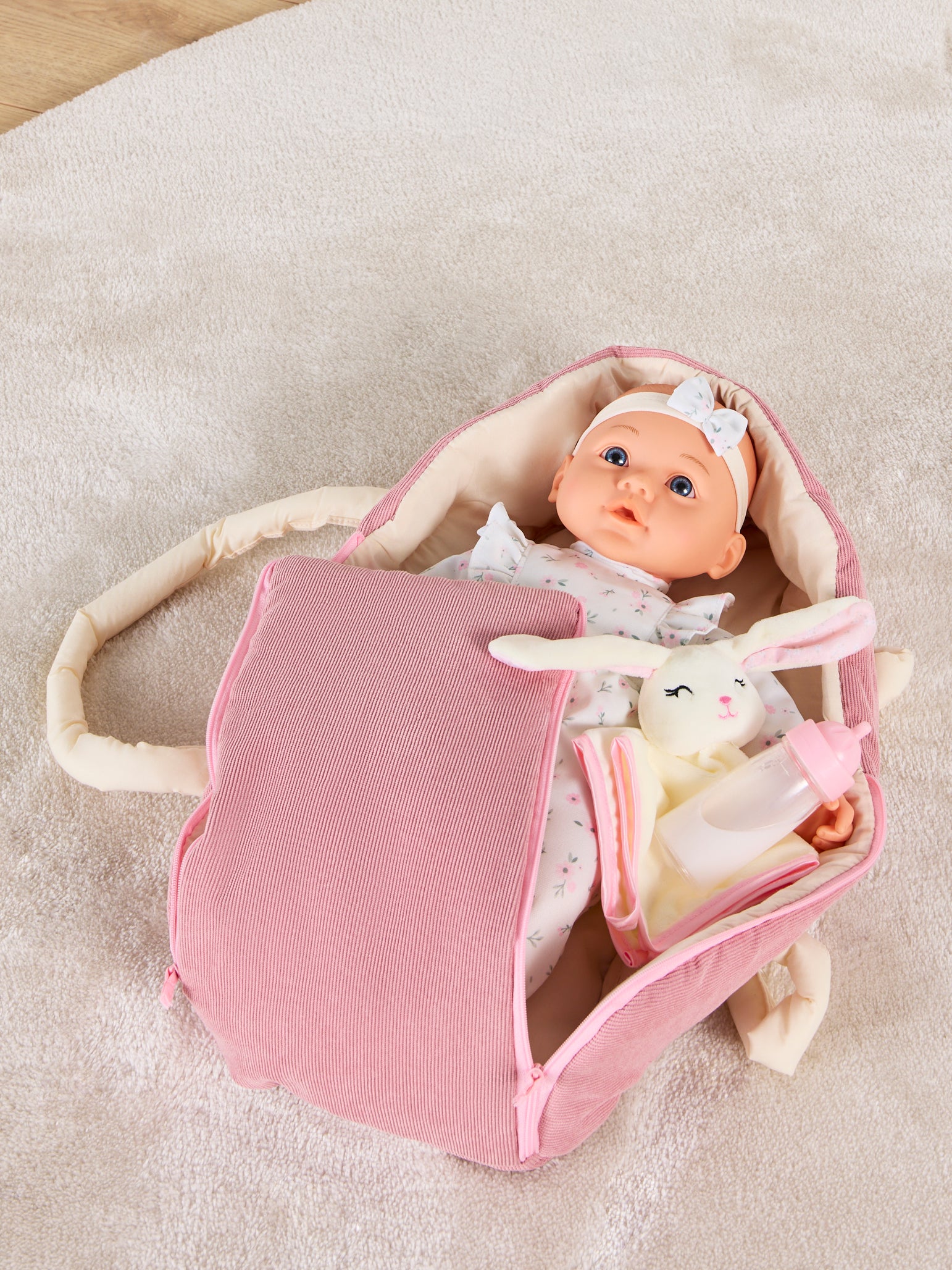 Cloudberry Castle Puppe mit Tragekorb 40 cm, Rosa Cloudberry Castle Puppe mit Tragekorb 40 cm, Rosa von Cloudberry Castle