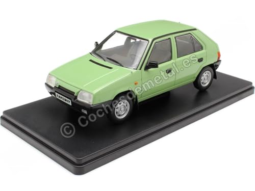 Kompatibel mit Skoda Favorit Hellgrün 1:24 WhiteBox 124197 von Cochesdemetal