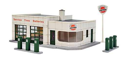 Tankstelle mit Kleinwerkstatt Tankstelle mit Kleinwerkstatt von Cornerstone