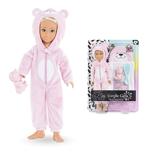 Corolle Girls Valentine Pyjama Party, Ankleidepuppe im kuscheligen Bär- Onesie, 7 Teile, Schlafsack, Vanilleduft, 28cm, ab 4 Jahren von Corolle