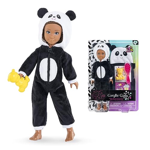 Corolle Girls Melody Pyjama Party, Ankleidepuppe im kuscheligen Panda- Onesie, 7 Teile, Schlafsack, Vanilleduft, 28cm, ab 4 Jahren von Corolle