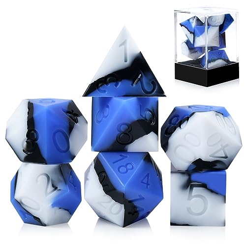 DNDND D&D-Würfel-Set aus Silikon, 7-teilig, mit transparenter Kunststoff-Vitrine für Dungeons and Dragons, Rollenspiele und Tischspiele (blau, schwarz, weiß DNDND D&D-Würfel-Set aus Silikon, 7-teilig, mit transparenter Kunststoff-Vitrine für Dungeons and Dragons, Rollenspiele und Tischspiele (blau, schwarz, weiß von DNDND