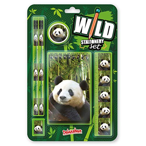 Wild Stationery Deluxebase Set – Panda. Diese lustigen Schulbedarf-Sets enthalten 2 Bleistifte, einen Radiergummi, einen Bleistiftspitzer, EIN Lineal und EIN Notizbuch, Schreibwaren-Set von Deluxebase