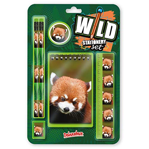 Wild Stationery Set - roter Panda von Deluxebase. Diese niedlichen Stationären Schulsets für Mädchen und Jungen enthalten 2 Bleistifte, Radiergummi, Spitzer, Lineal und Notizbuch von Deluxebase