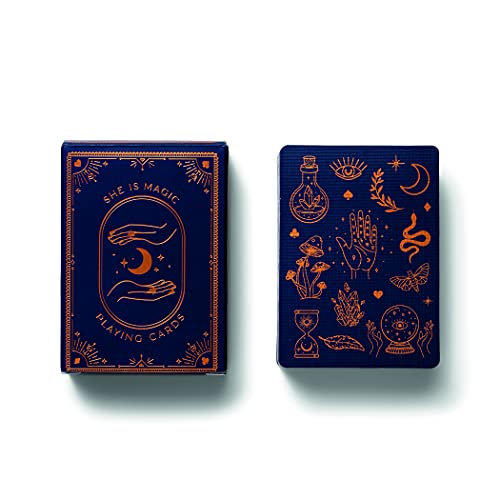 DesignWorks Ink Standard Index Spielkarten, Navy und Bronze She is Magic Witchy Dekorative Kartenspiele für Zwei Spieler Spiele, Pokerkarten und Paare Kartenspiele von Designworks Ink