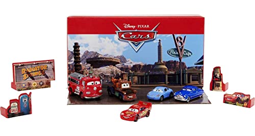 Disney Pixar Cars HFN81 - Sammlung mit 5 Fahrzeugen, Set aus 4 Charakterfahrzeugen und 1 Feuerwehrauto Red, inspiriert von Radiator Springs, Geschenk zum Sammeln für Kinder und Fans ab 3 Jahren von Mattel