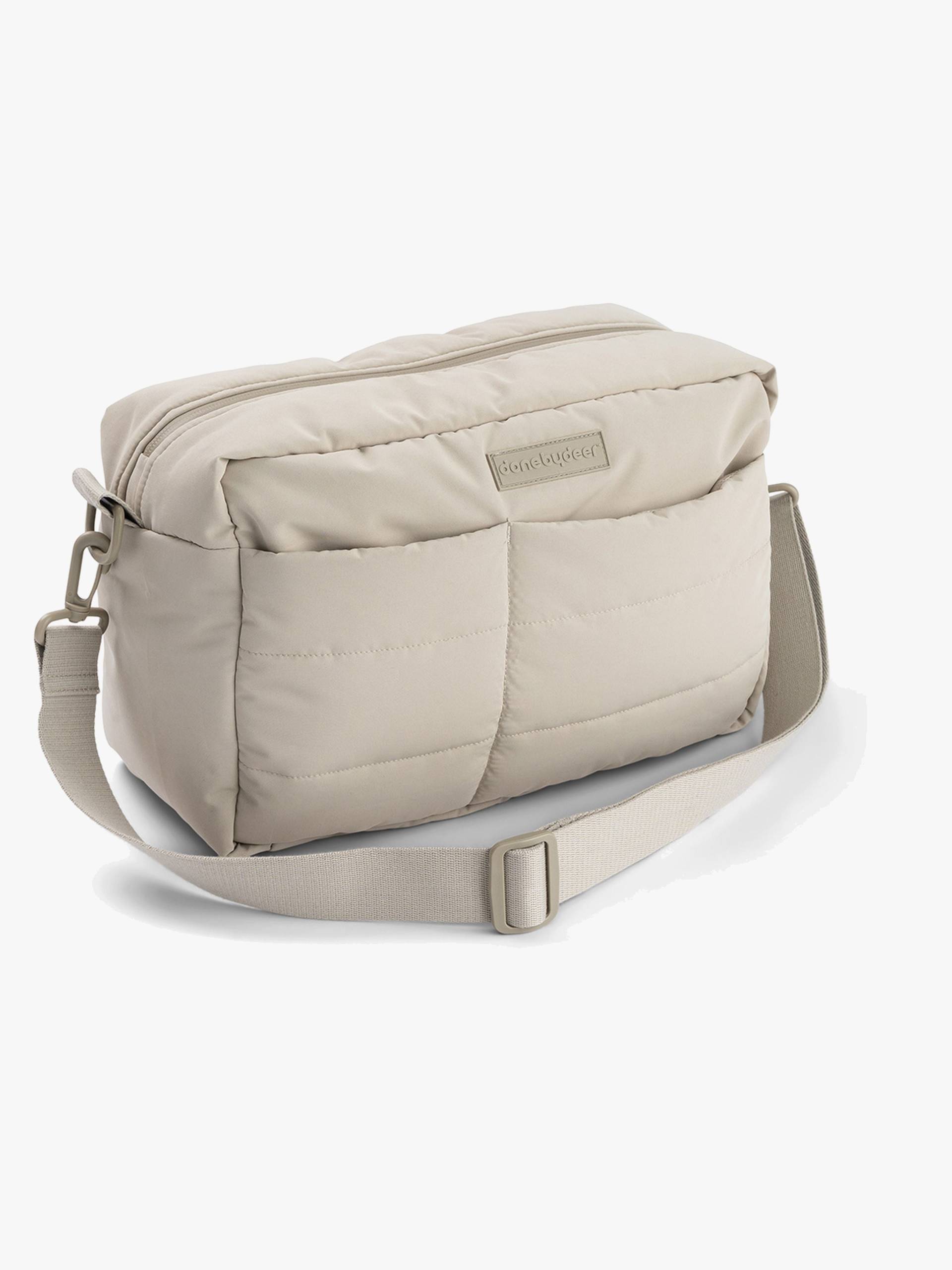 Done By Deer Gesteppte Wickeltasche mit Kinderwagenhaken, Sand Done By Deer Gesteppte Wickeltasche mit Kinderwagenhaken, Sand von Done By Deer