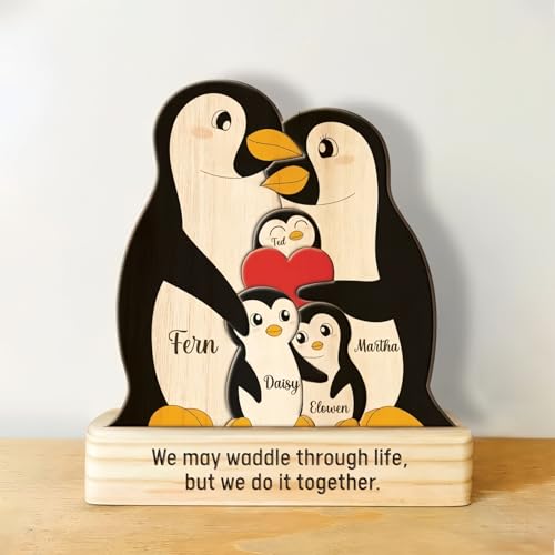 Drawelry Personalisiert Tier Holz Puzzle Ornamente mit 2–5 Familie Namen Gravur Skulptur Hund Katze Maus Pinguin Fuchs Statue Puzzles Dekoration für Weihnachten Neujahrs Geschenke (Pinguin) von Drawelry