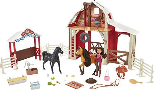 Spirit HDK57 - Deluxe Reiterhof Spielset, Puppe Lucky, Pferd Sprit, Pferdefigur, Stall, Außenpaddock und Zubehör, Spielzeug ab 3 Jahren von Dreamworks Spirit