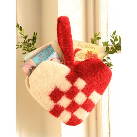 Christmas Decoration Heart by DROPS Design - Muster mit Kit für gefilzte Weihnachtsdekoration Herzen 20x26cm Christmas Decoration Heart by DROPS Design - Muster mit Kit für gefilzte Weihnachtsdekoration Herzen 20x26cm von Drops - Garnstudio