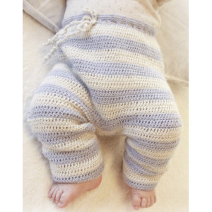 Heartthrob Pants by DROPS Design - Häkelmuster mit Kit Baby-Hose Größe - 3/4 år von Drops - Garnstudio