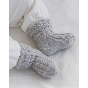 Little Pearl Socks by DROPS Design - Baby Socken Strickmuster Größe 0/ - 6/9 mdr von Drops - Garnstudio