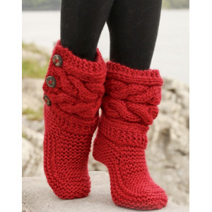 Little Red Riding Slippers by DROPS Design - Strickmuster mit Kit Slip - 38/39 von Drops - Garnstudio