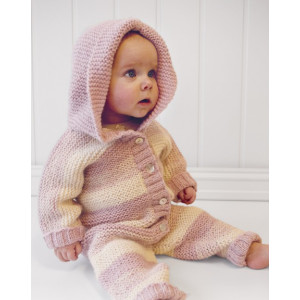 Playdate by DROPS Design - Strickmuster mit Kit Baby-Overall mit Kapuz - 0/1 mdr von Drops - Garnstudio