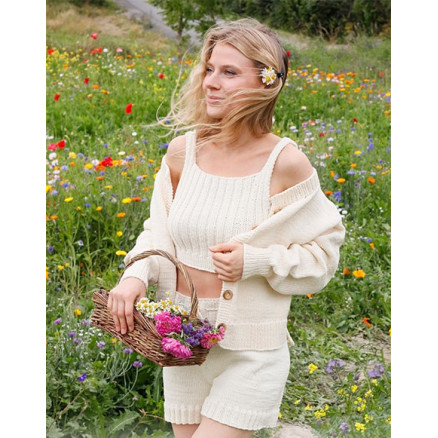 Prairie Rose Set by DROPS Design - Top und Shorts Set Strickmuster Größe S - XXXL S - XXXL Prairie Rose Set by DROPS Design - Top und Shorts Set Strickmuster Größe S - XXXL S - XXXL von Drops - Garnstudio