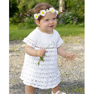 Spring Fairy by DROPS Design - Baby Kleid Häkelmuster mit Kit Größen 0 - 0/6 mdr von Drops - Garnstudio
