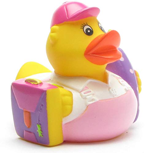 DUCKSHOP I Badeente Schulanfänger Mädchen I Badeente Idötzchen I Quietscheente I L: 7,5 cm inkl. Badeenten Schlüsselanhänger im Set I Geschenk für Schultüte I Geschenk für Einschulung I Erstklässler von Duckshop