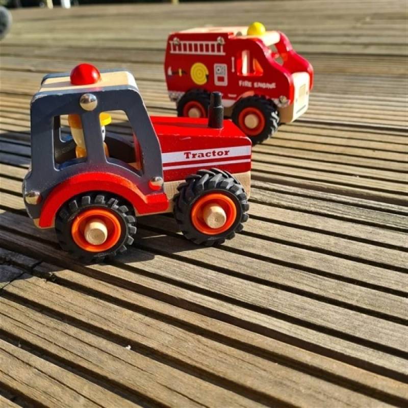 Traktor aus Holz von EGMONT TOYS