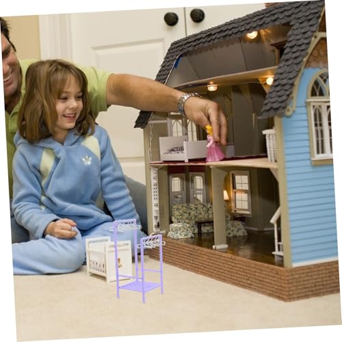 ERINGOGO Miniatur Kleiderständer mit Mini Kleiderbügeln Puppenkleiderhalter für Puppenhaus Zubehör Realistischer Puppen Kleiderorganizer ERINGOGO Miniatur Kleiderständer mit Mini Kleiderbügeln Puppenkleiderhalter für Puppenhaus Zubehör Realistischer Puppen Kleiderorganizer von ERINGOGO
