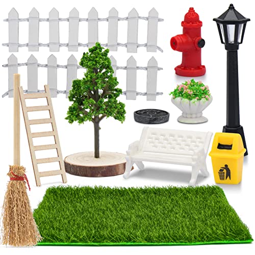 13Pcs Miniatur Garten Zubehör mit Miniatur Kunstrasen, 2 Zaun, Bank, Holzleiter, Straßenlampe, Baum, Besen, Mini Garten Möbel Deko Set für Weihnachtswichtel Zubehör, Puppenhaus, Feegarten von Elecoutek