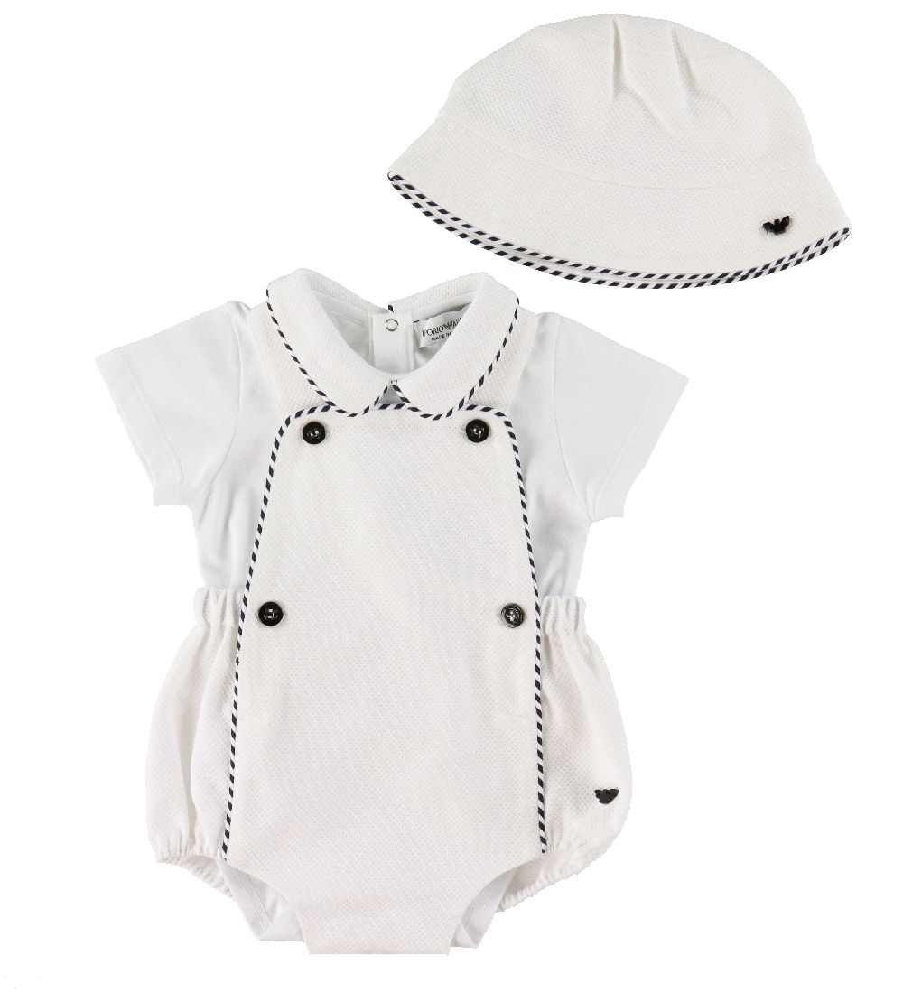 Emporio Armani Set - Body/Latzhosen/Bølleaht - Weiß - Emporio Armani - 3 mt - Body K/Ä Emporio Armani Set - Body/Latzhosen/Bølleaht - Weiß - Emporio Armani - 3 mt - Body K/Ä von Emporio Armani