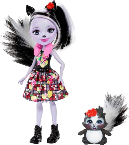 Enchantimals FXM72 - Sage Skunk Puppe & Caper-Figur, Puppe (ca 15cm), Lange schwarz-weiße Haare, Tierohren, buschiger Schwanz, abnehmbarem Rock, Schal, Schuhen, Spielzeug Geschenk ab 3 Jahren von Enchantimals