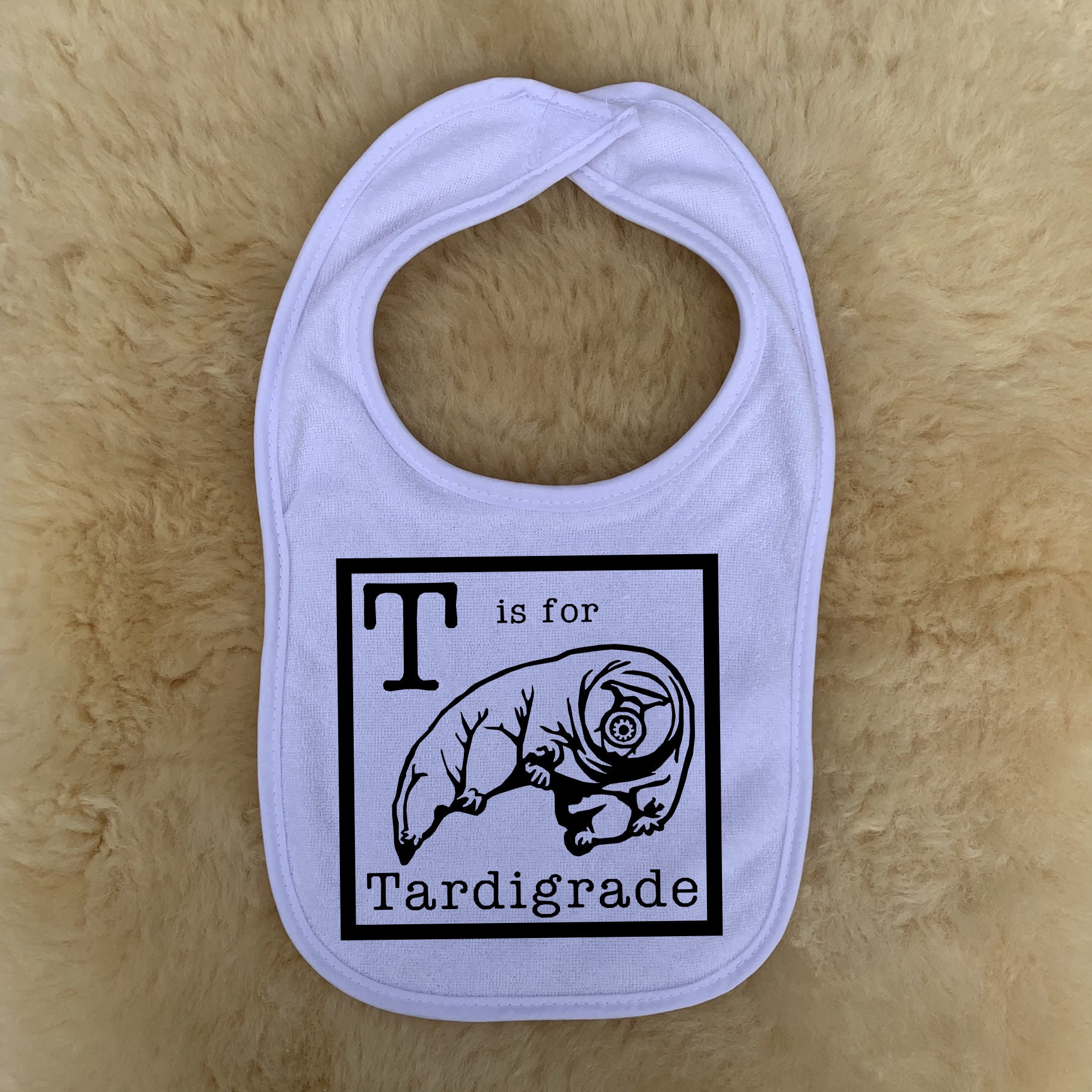 T Wie Tardigrade Baby Lätzchen By 101 Damnations Shop... Tiere Rude Lustig Sonderbar Unisex Säugling Neugeborene Kleinkind Lustiges Geschenk Zur von Etsy - 101DamnationsShop