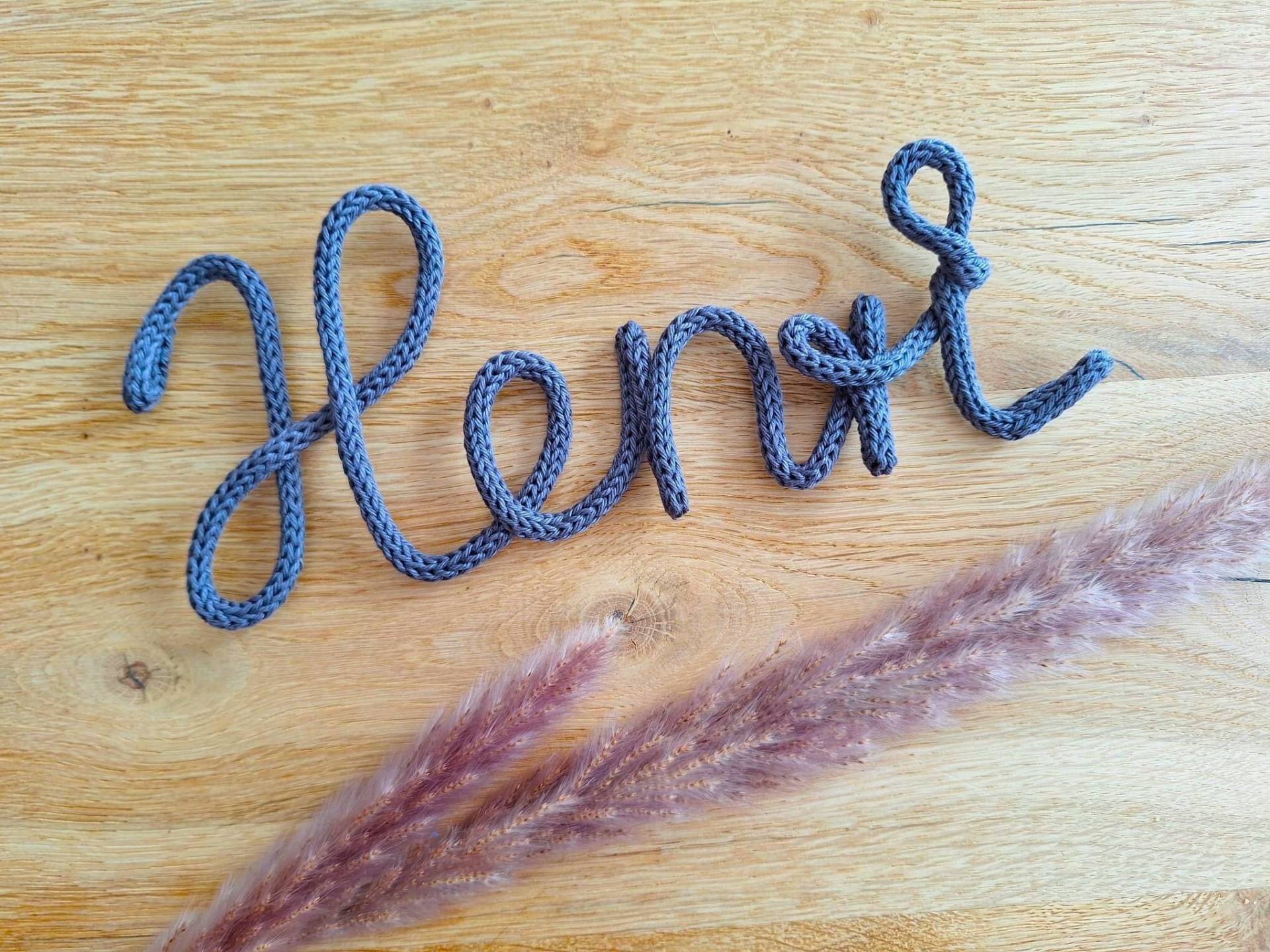 Personalisierter Schriftzug Name Aus Wolle Gestrickt Namensschild Strickname Geschenk Geburt Geburtstag Draht Gehäkelt Stoffname Hochzeit von Etsy - 17Maschen