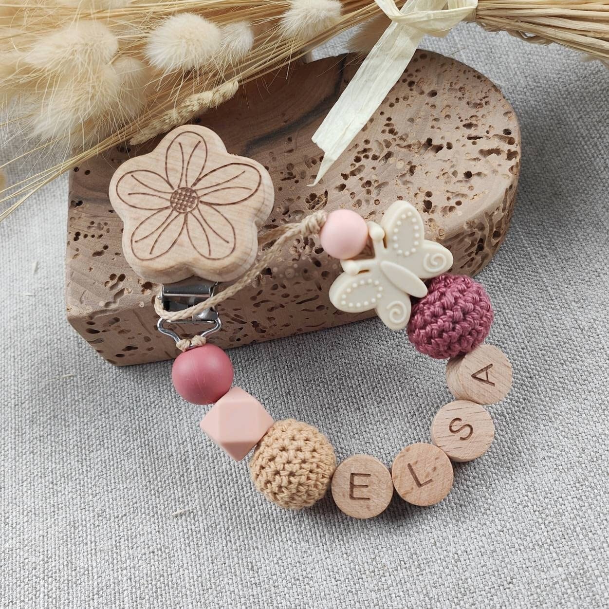 Schnullerkette Mit Namen Blume Beere Maedchen Schnullerkette Mit Namen Blume Beere Maedchen von Etsy - 7miniwunder