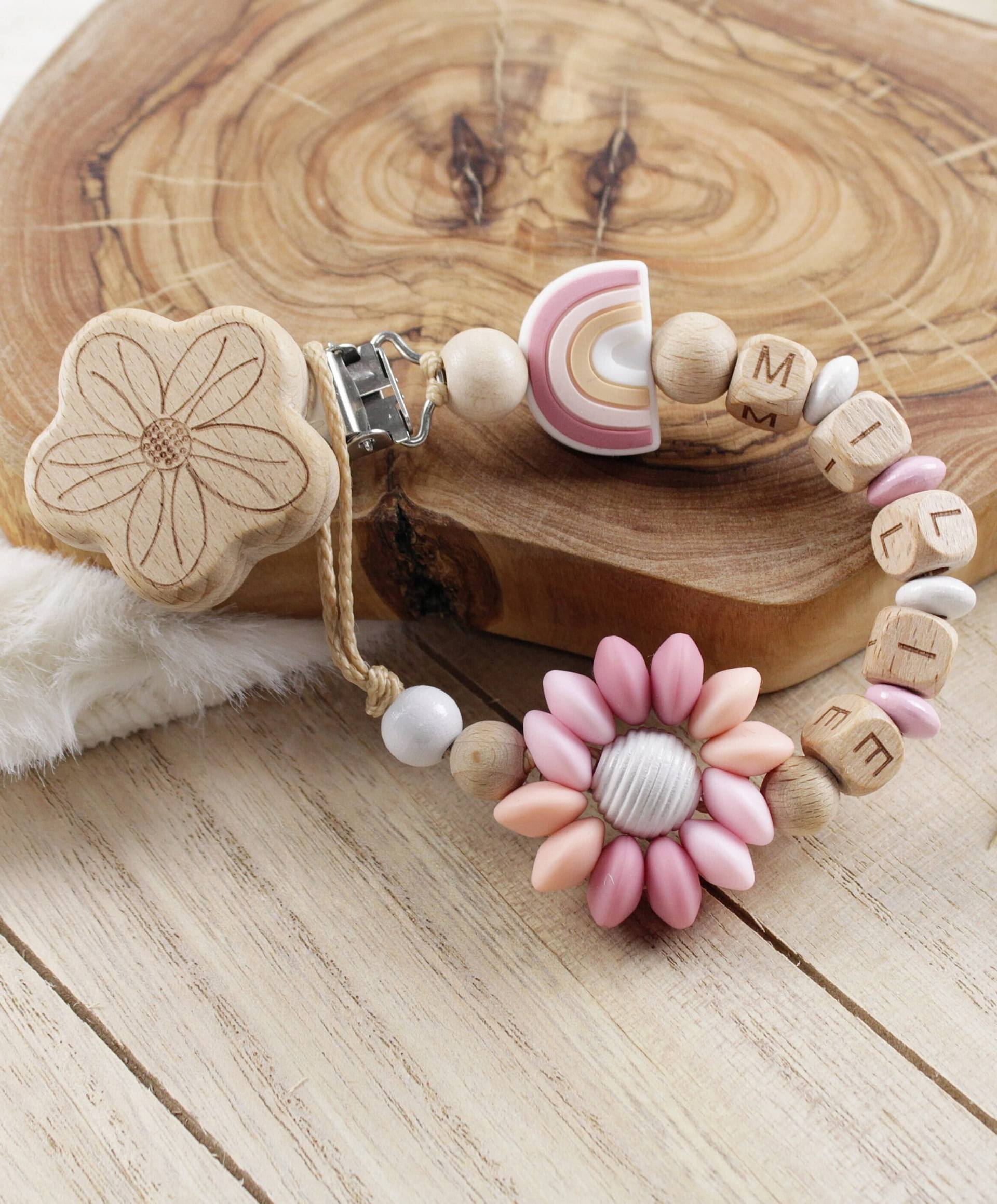 Schnullerkette Mit Namen Für Mädchen in Rosa Pfirsich Weiß Verschiedenen Clips Als Geschenk Zur Geburt Oder Taufe Schnullerkette Mit Namen Für Mädchen in Rosa Pfirsich Weiß Verschiedenen Clips Als Geschenk Zur Geburt Oder Taufe von Etsy - 7miniwunder