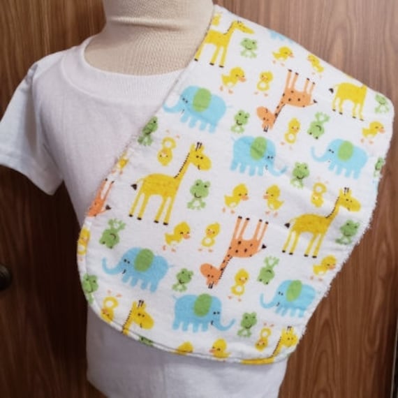 Gender Neutral Flanell Spucktuch von Etsy - AFamilyInStitches