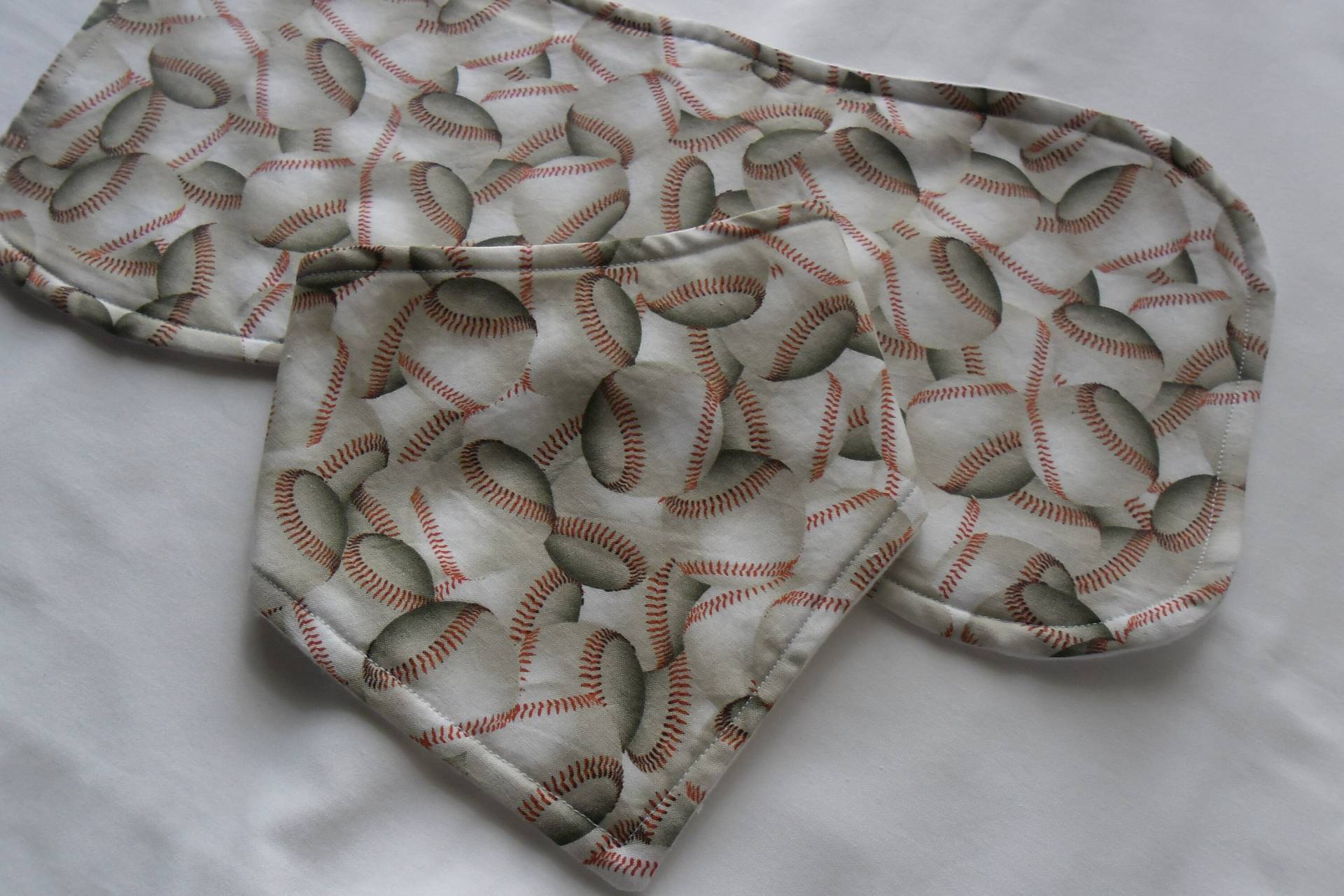 Baseball Lätzchen Und Spucktuch Set Baumwollflanell, Verstellbare Druckknöpfe Baseball Lätzchen Und Spucktuch Set Baumwollflanell, Verstellbare Druckknöpfe von Etsy - AJDenimWorks