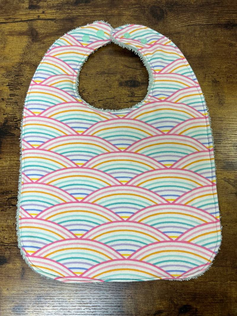 Regenbogen Glow Wasserfest Special Needs Bib von Etsy - AJsBibBoutique