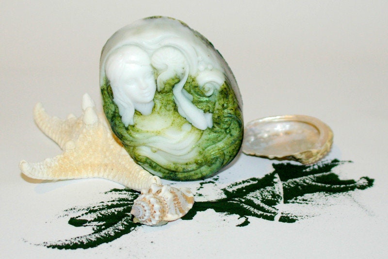 Designer-Seife Algen-Seife "Spirulina-Mermaid" Mit Geschenkservice-Option Designer-Seife Algen-Seife "Spirulina-Mermaid" Mit Geschenkservice-Option von Etsy - ARTeriell
