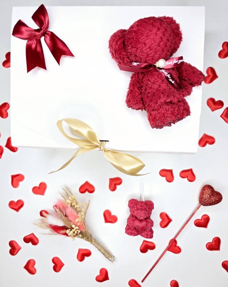 Geschenkboxset Valentinstag Muttertag Trockenblumen Kerze Bärenhandtuch Schaumherz Rot Für Jeden Anlass von Etsy - AYNCompany