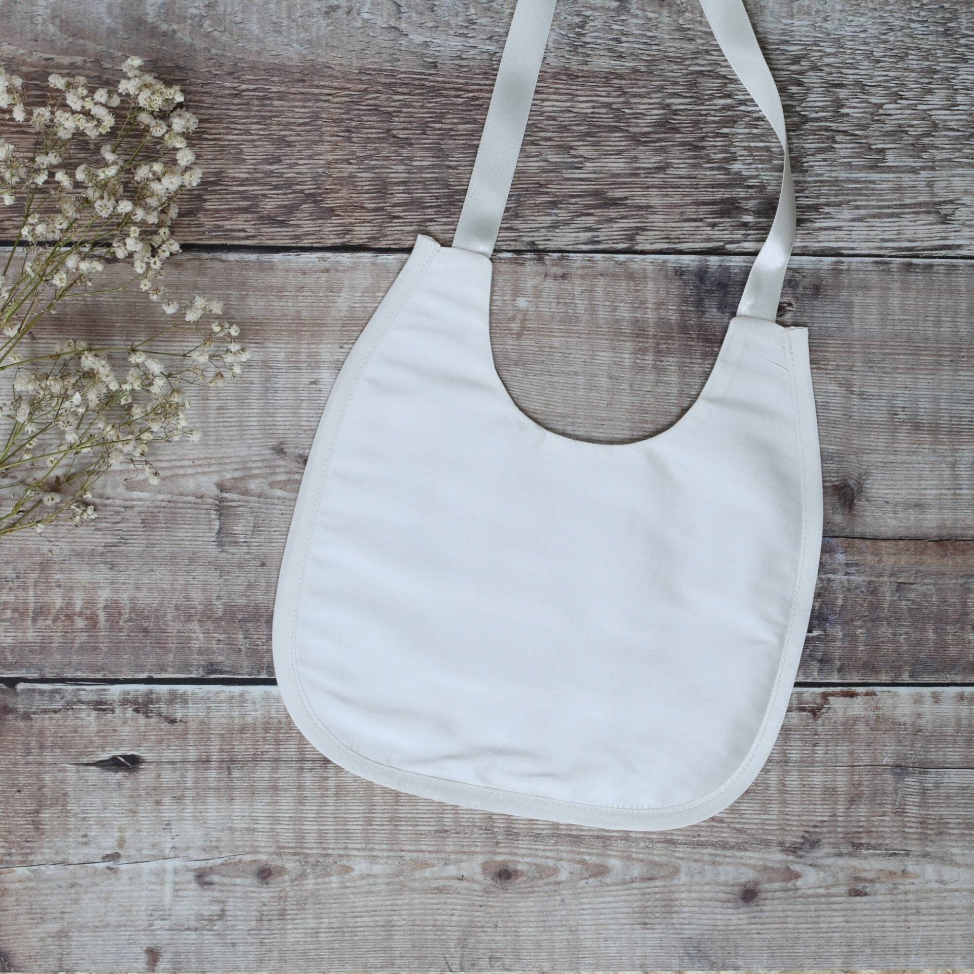 Seide Lätzchen - Tauflätzchen Taufzubehör Baby Mädchen Jungen Segenslätzchen Seide Lätzchen - Tauflätzchen Taufzubehör Baby Mädchen Jungen Segenslätzchen von Etsy - AdoreBabyChristening