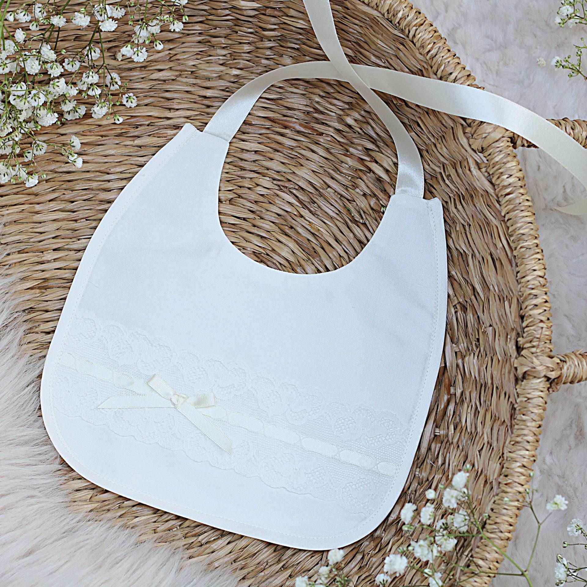 Seide Tauf Lätzchen Lätzchen - Violett Seide Tauf Lätzchen Lätzchen - Violett von Etsy - AdoreBabyChristening