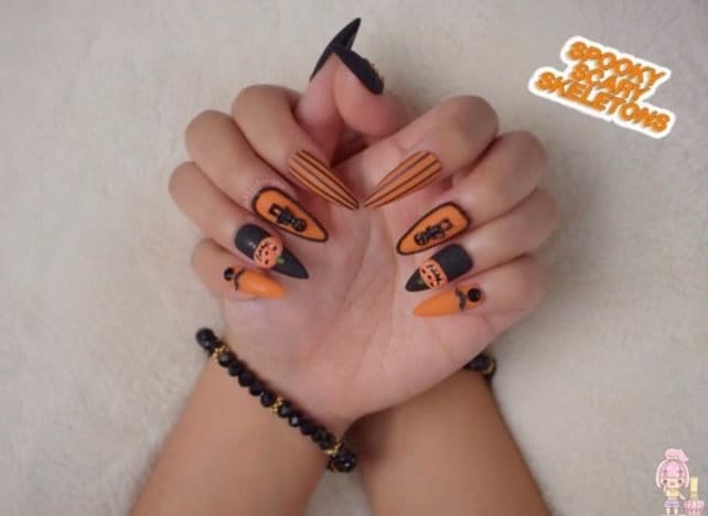 Matte Schwarz Orange Drücken Sie Auf Die Nägel | Kawaii Niedliche Halloween Künstliche Swarovski Stiletto von Etsy - AliahKeiDesigns